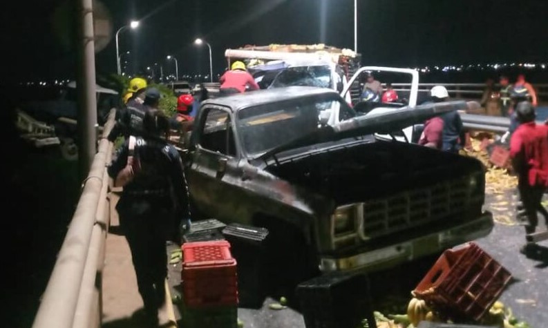 Al Menos Dos Muertos Y Tres Heridos Dej Choque M Ltiple En El Puente