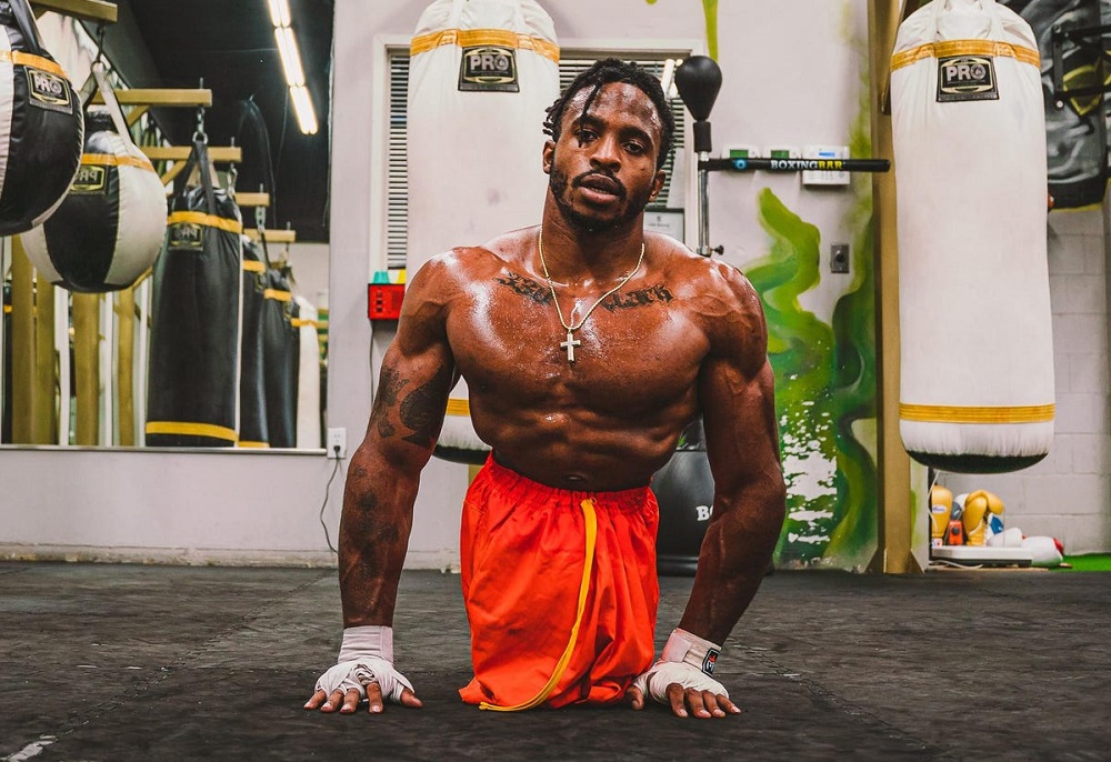 Luchador sin piernas gana en su debut en MMA