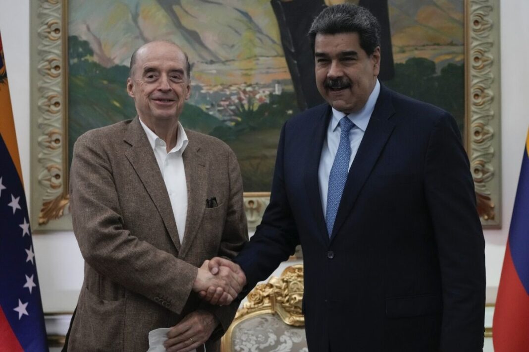 Canciller colombiano y Maduro