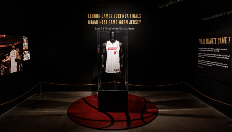 Camiseta de LeBron James de las Finales 2013 se vende por $3.7 millones