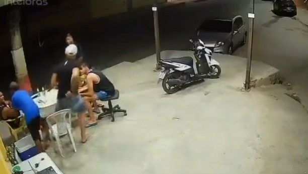 A estos dos atracadores "les salió el diablo" (Video)