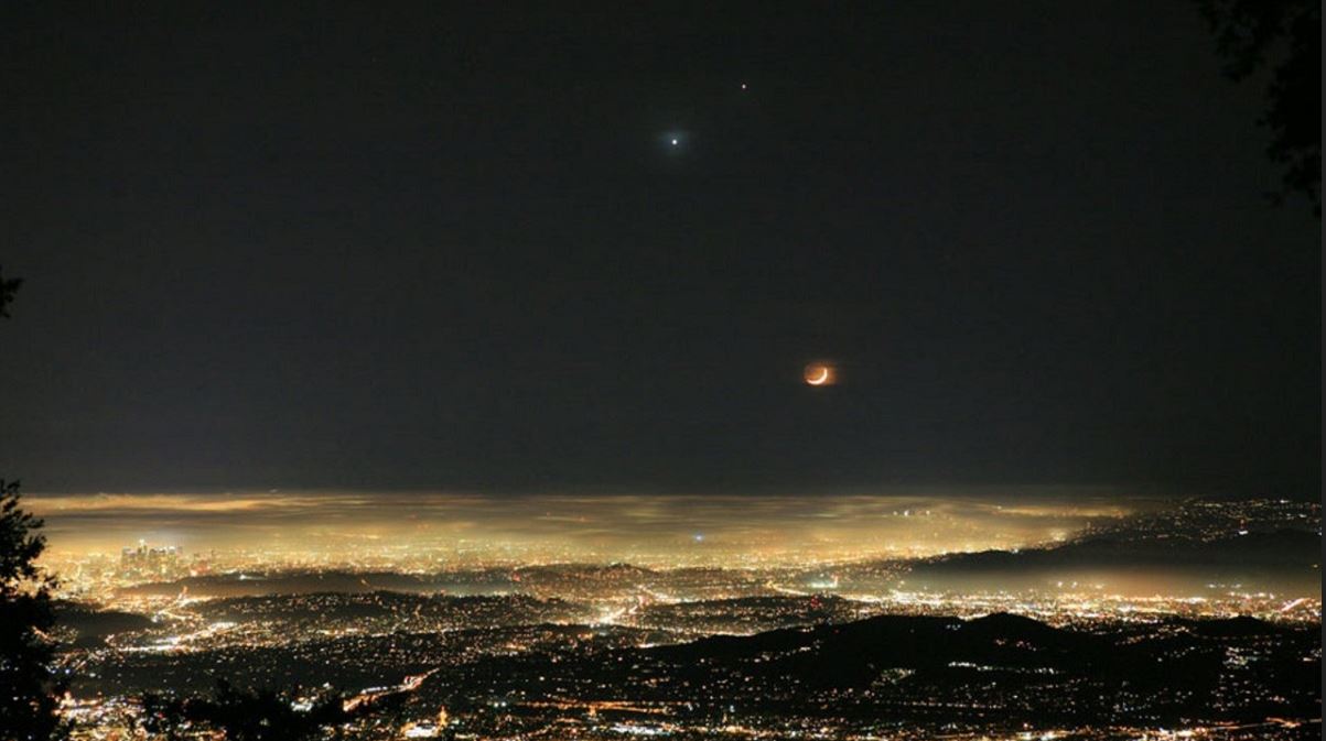 Imágenes y videos de la conjunción de la Luna, Júpiter y Venus