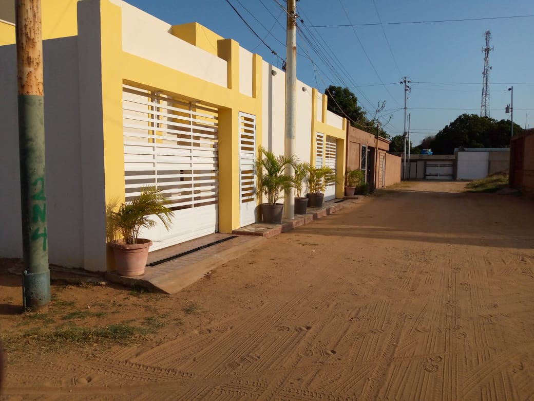 Solamente en Venezuela: Quintas con calles de arena