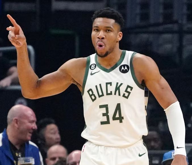 Antetokounmpo Bucks Clippers