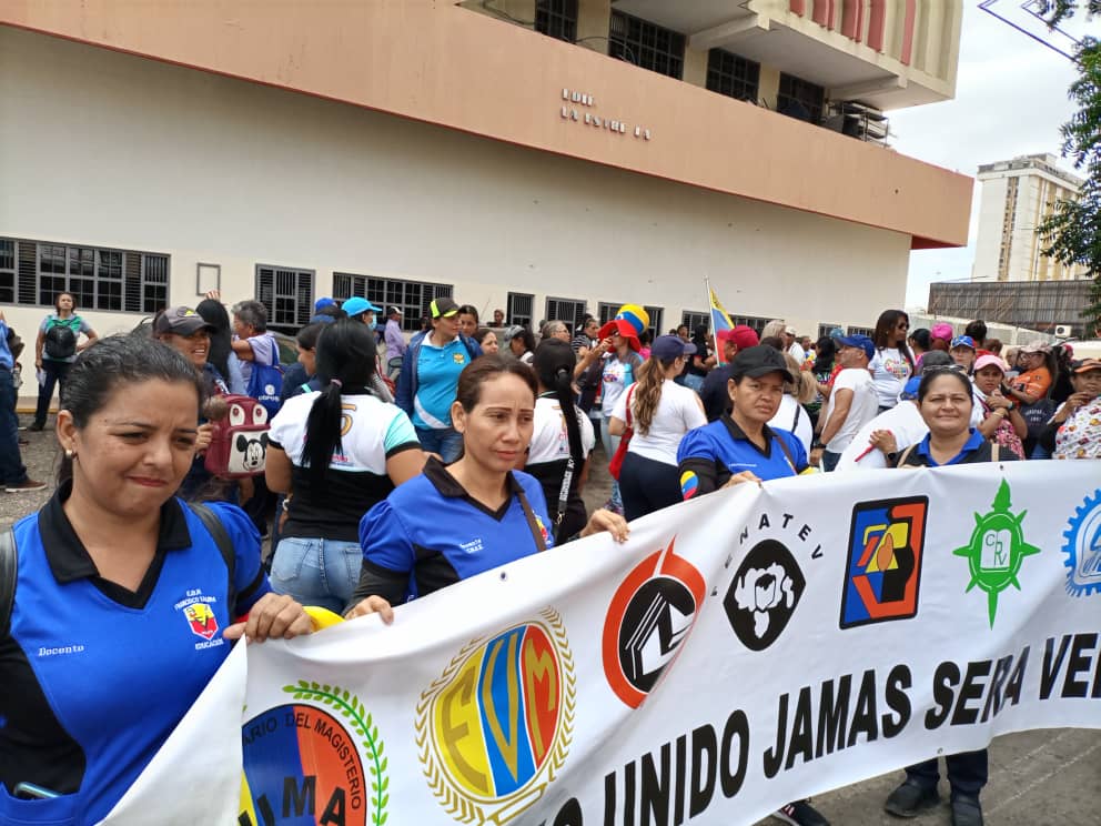 Zona Educativa Maestros protestando