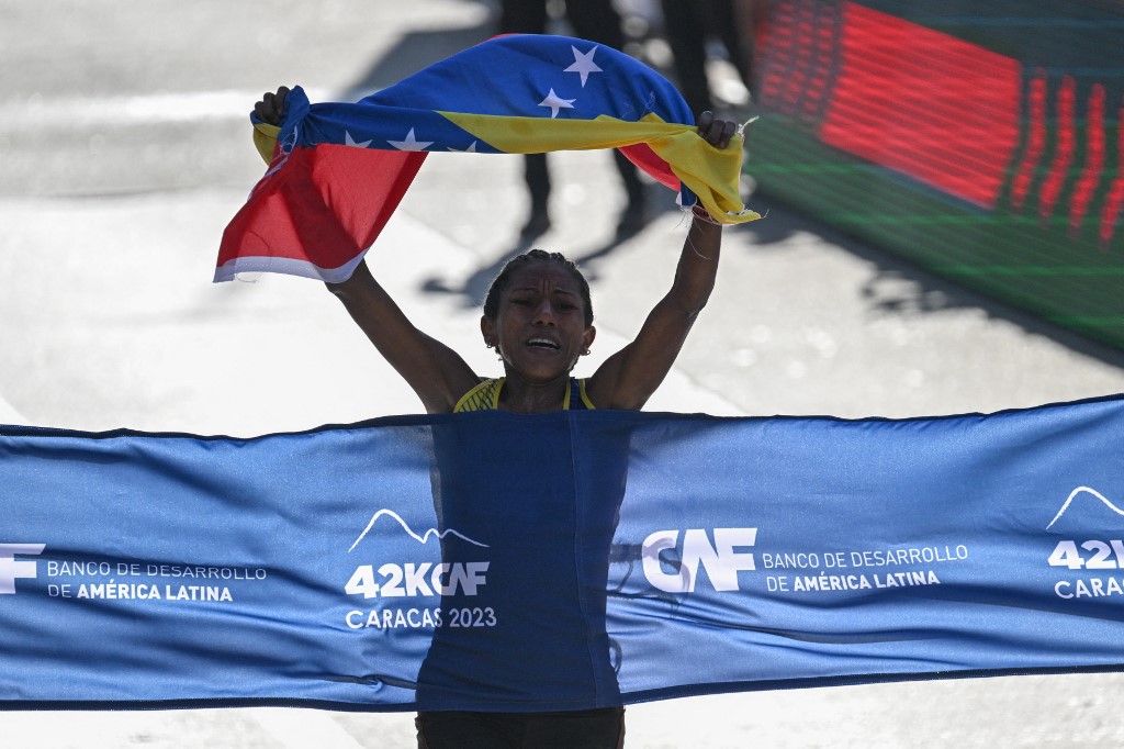 La venezolana Magaly García y el brasileño Justino Da Silva ganan maratón CAF en Caracas
