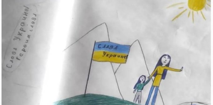 Niña separada de su padre por dibujo antiguerra en Rusia es entregada a la madre