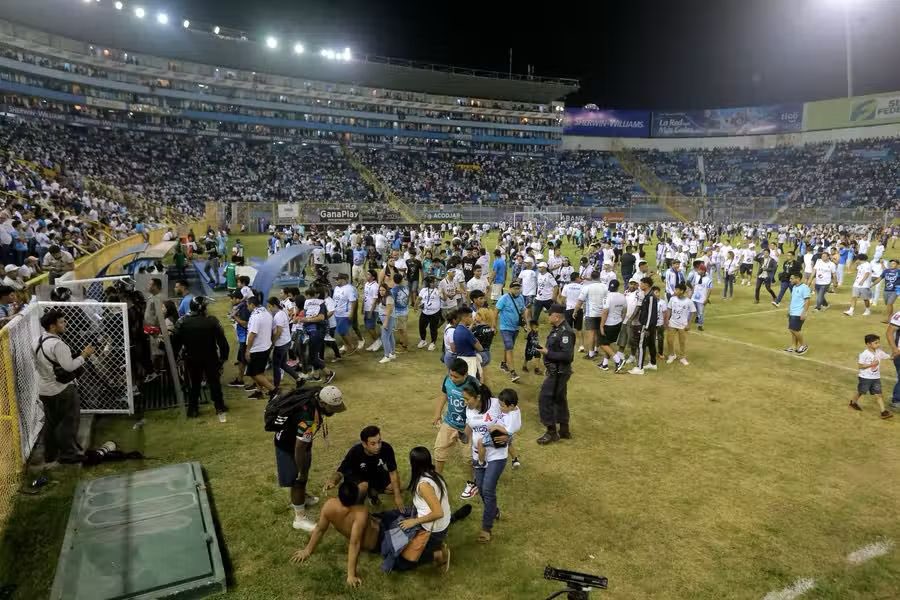 El Salvador estadio estampida