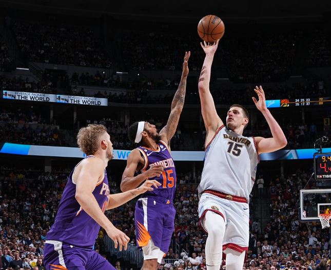 Triple doble de Jokic y los Nuggets quedan a un paso de las Finales de  Conferencia (Video)