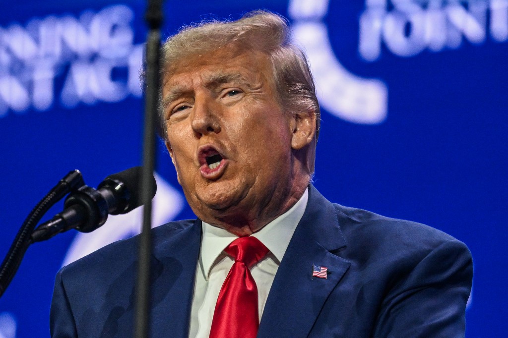 Trump irá a juicio por caso de documentos secretos en mayo de 2024
