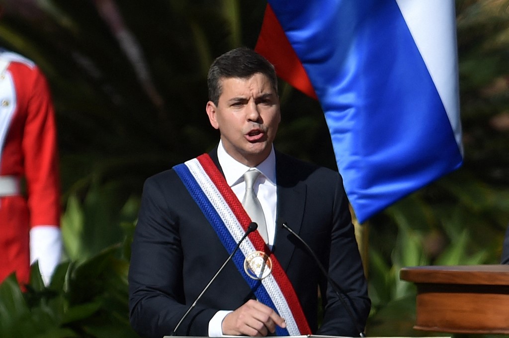 Santiago Peña asume la presidencia de Paraguay