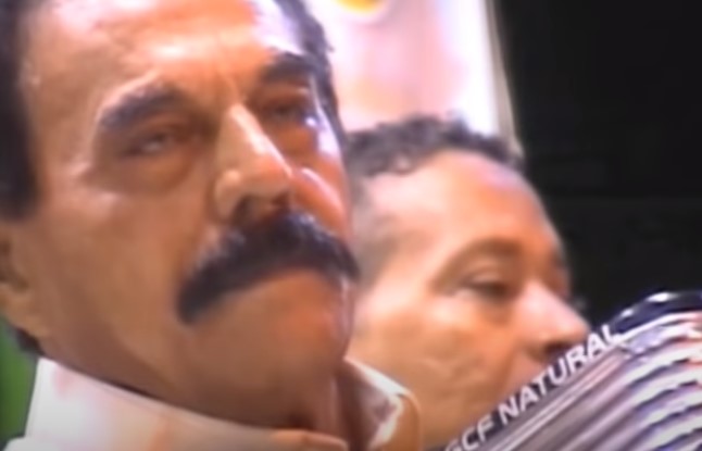 En este vallenato el acordeón lo toca Miguel López quien falleció hoy