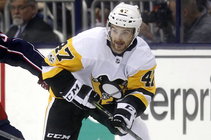 Muere jugador de hockey sobre el hielo tras sufrir corte en el cuello con un patín en pleno partido