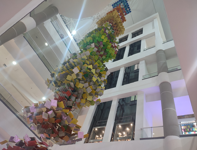 "Esperanza Infinita" del artista Joaquín Latorraca llena de geometría cinética el Mall Paseo San Francisco