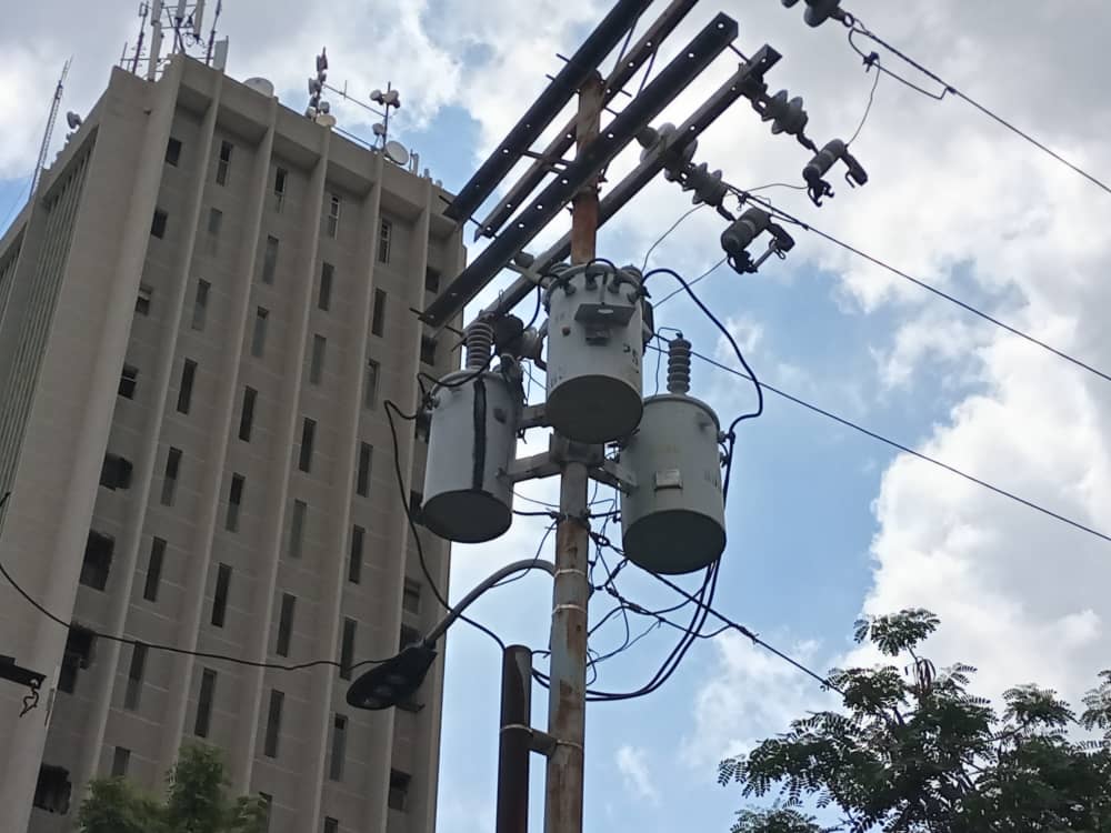 Se restablece servicio eléctrico en algunos sectores del Zulia