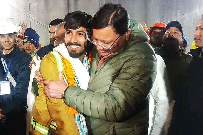Entre temor y esperanza, obreros rescatados de túnel en India relatan sus 17 días de calvario: Recibieron 1.200 dólares de compensación