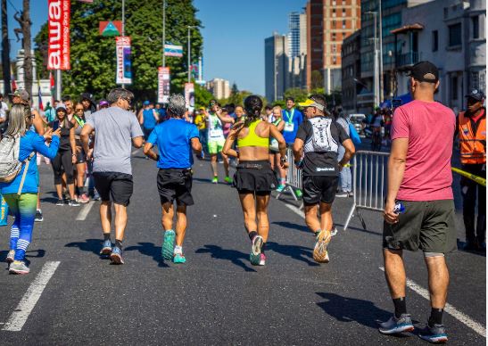 Corredor sufrió paro cardíaco durante el Maratón CAF 2024 (+Video)