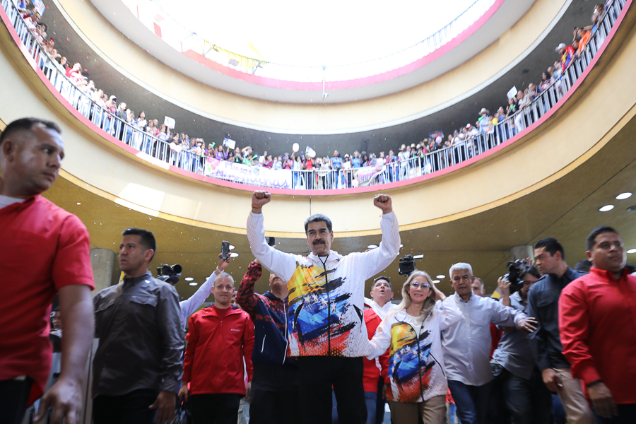 Nicolás Maduro oficializa candidatura ante el CNE