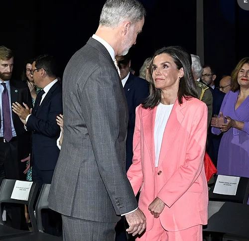 Felipe y Letizia visitan a la reina Sofía