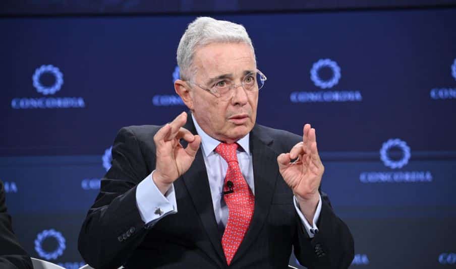 comenzó el juicio a Uribe