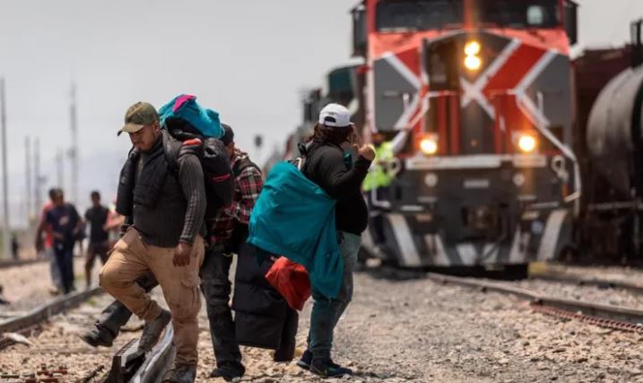 Muere venezolana al ser arrollada por el tren La Bestia en México