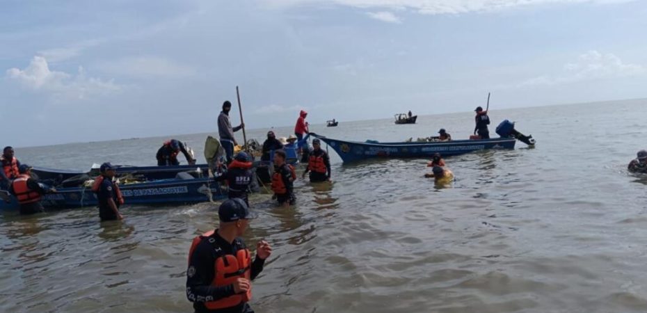 Un total de 150 funcionarios del país y pescadores de la isla Zapara buscan restos de la tripulación del avión de los Wolter (+Fotos)