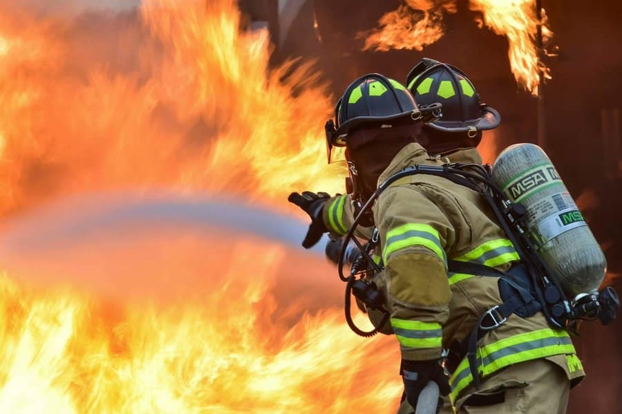 Reportan 25 muertos, en su mayoría niños, tras incendio en un parque de diversiones de la India