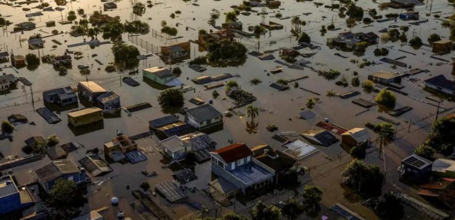 Más de cien muertos tras inundaciones en Brasil