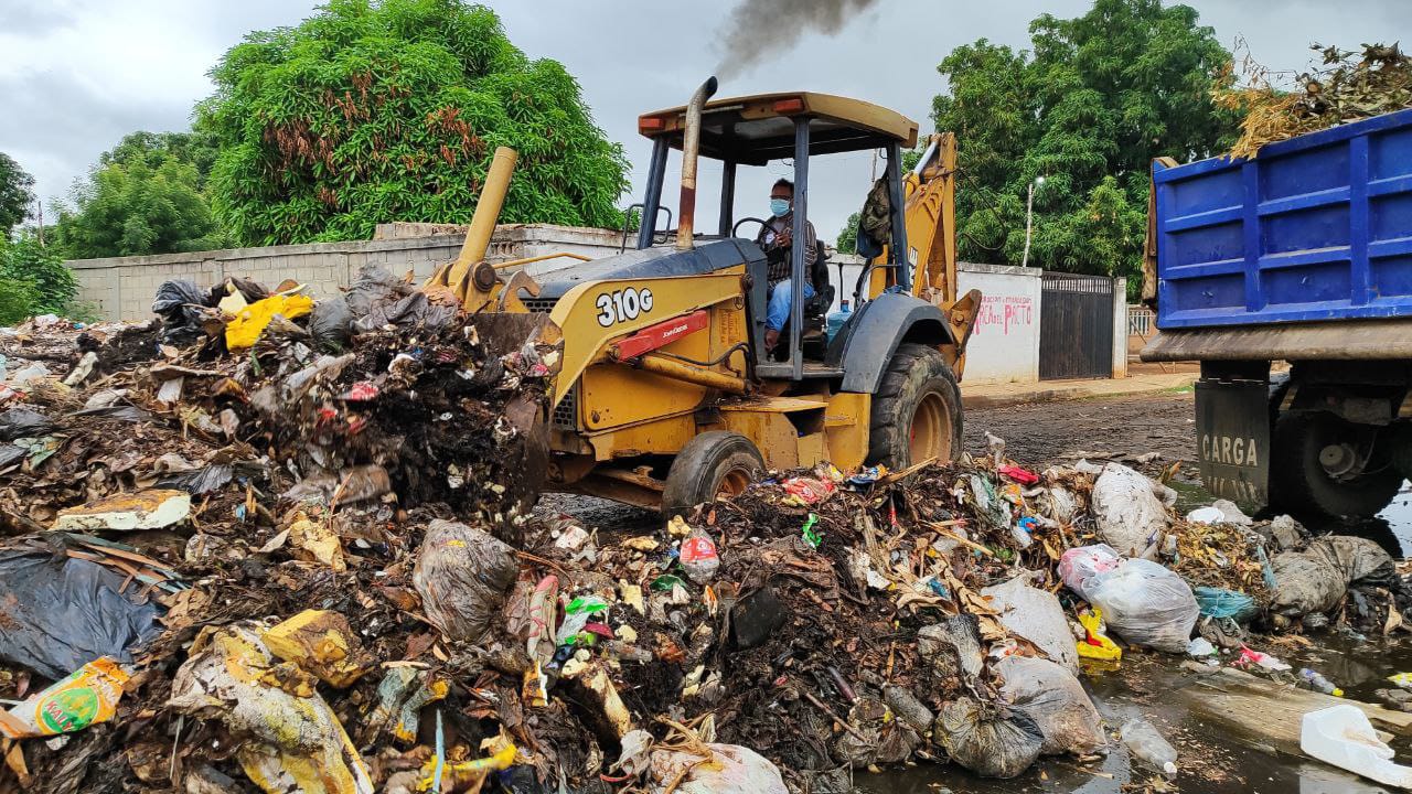 Alcaldía de San Francisco saneó calle utilizada como vertedero de basura en Sur América