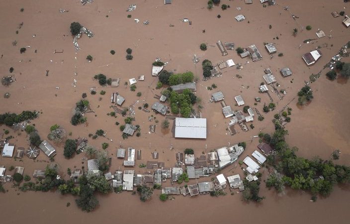Lula declara calamidad pública por inundaciones y propone que ayuda financiera sea excluida del cálculo fiscal