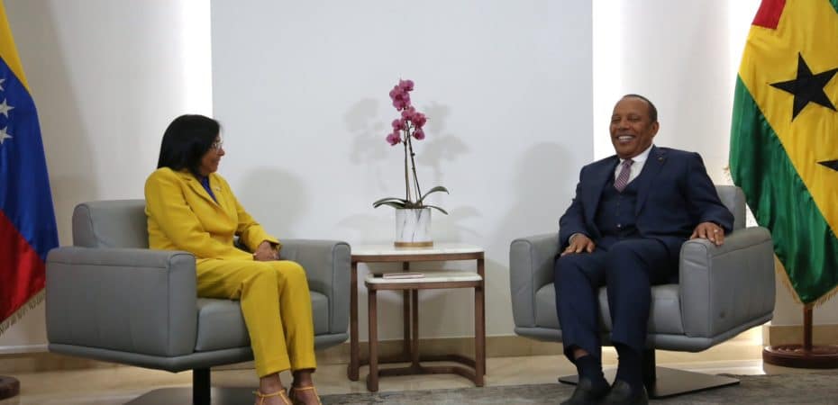 Vicepresidenta Delcy Rodríguez y Santo Tomé y Príncipe revisan mapa de cooperación en Caracas
