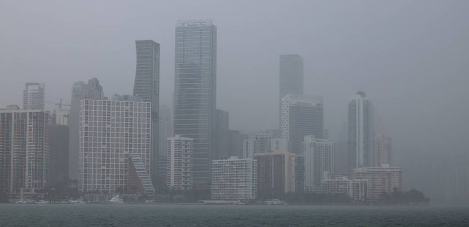 Miami en alerta de inundación ante fuertes lluvias que azotan la Florida