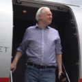 Periodista Julian Assange sale en libertad: Develó cientos de miles de documentos militares secretos de las guerras de Irak y Afganistán
