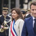 Alcaldesa de París acusa a Macron de querer 