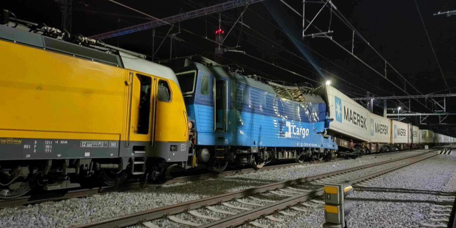 Cuatro muertos y 27 heridos en choque de trenes en República Checa