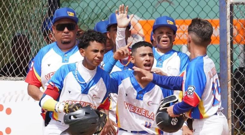Coquivacoa choca contra República Dominicana en la semifinal del Latinoamericano Intermedia