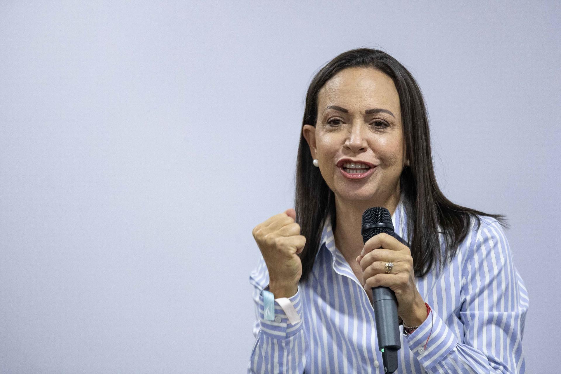 María Corina asegura que cuenta con el 98 % de testigos en las mesas electorales