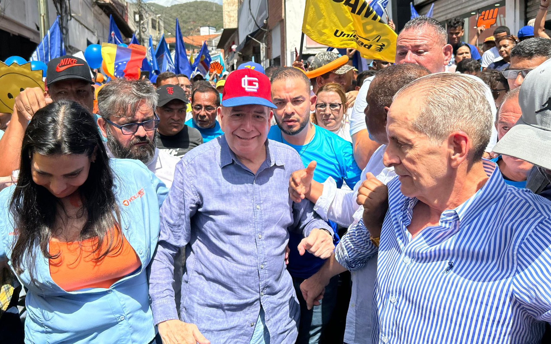 Edmundo González Urrutia llevó su mensaje a vecinos de Maiquetía en La Guaira
