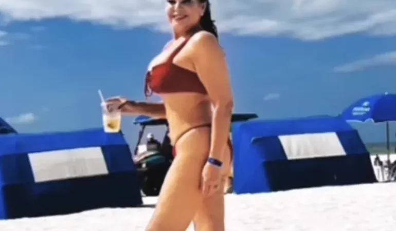 Liliana Rodríguez Morillo en bikini rojo 