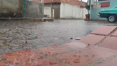 Más de tres horas de intensa lluvia inundaron varios sectores de Cabimas
