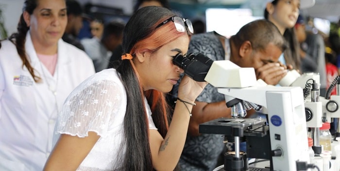 Mujeres lideran el 76 por ciento de proyectos de investigación en Venezuela