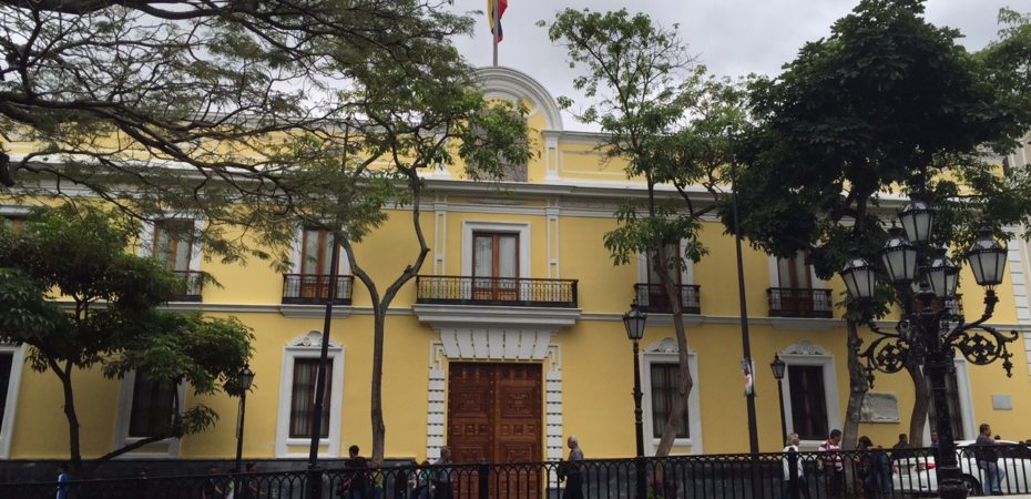 Venezuela rechaza autorización de Trump a la CIA para operar en el país