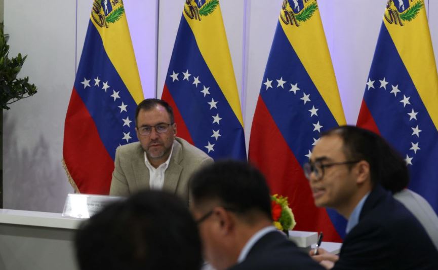 Venezuela denuncia intervención internacional en su elección