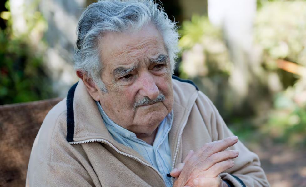 Expresidente uruguayo Mujica se siente "deshecho" y "perdiendo" la vida tras recibir radioterapia por el cáncer de esófago