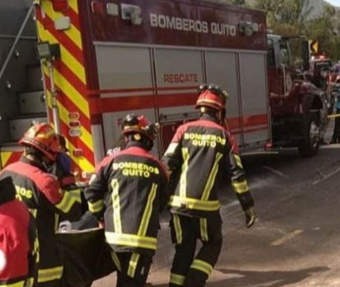 Al menos nueve muertos dejó volcamiento de un autobús en Ecuador