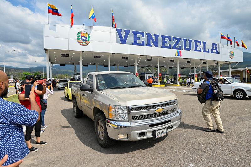 Vehículos venezolanos que ingresen a Colombia podrán adquirir el SOAT por 24 horas