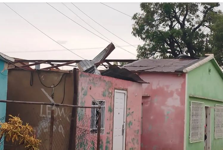 Lluvias y vientos huracanados azotaron municipios de la COL: Casas inundadas y viviendas sin techo reportan habitantes