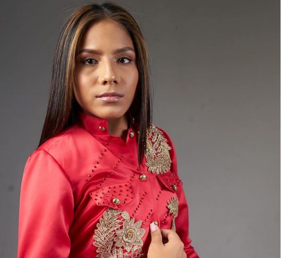 Emily Galaviz cantando gaita zuliana