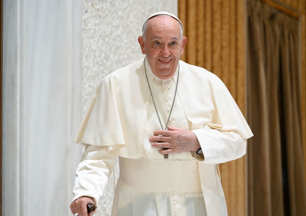 El papa Francisco se recupera de la bronquitis y está de buen humor