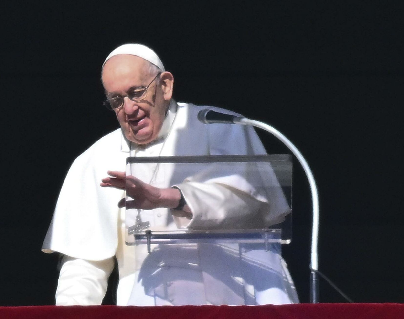 Hospitalizado el papa Francisco por una bronquitis